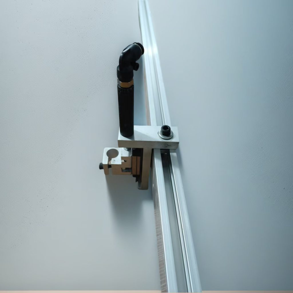 Pneumatic bracket mounted on frame, demonstration photo of aluminum alloy cylinder support for PVC drip molding machine